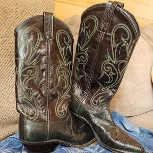 Black women's size 8 cowboy boots